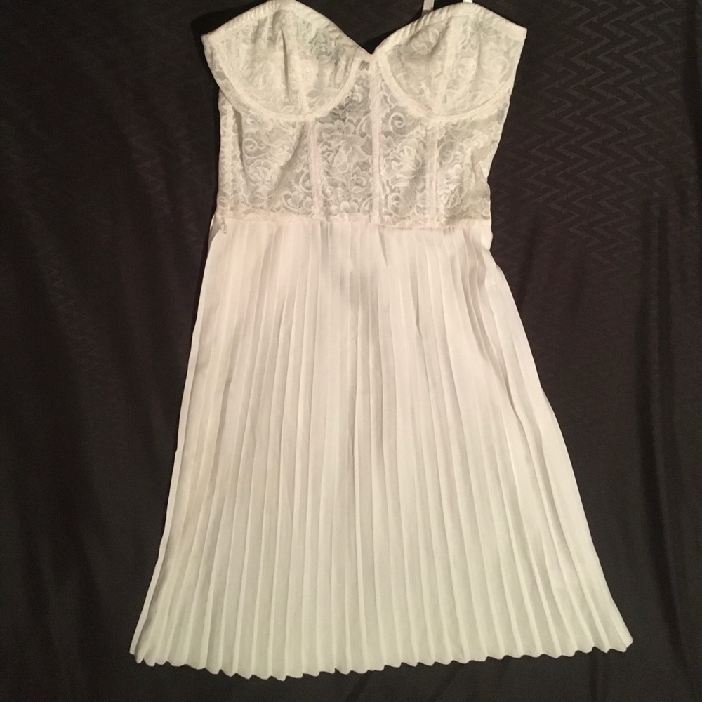 ❌SOLD❌ Motel Rocks April Bustier White Midi Dress - Picture 7 of 8